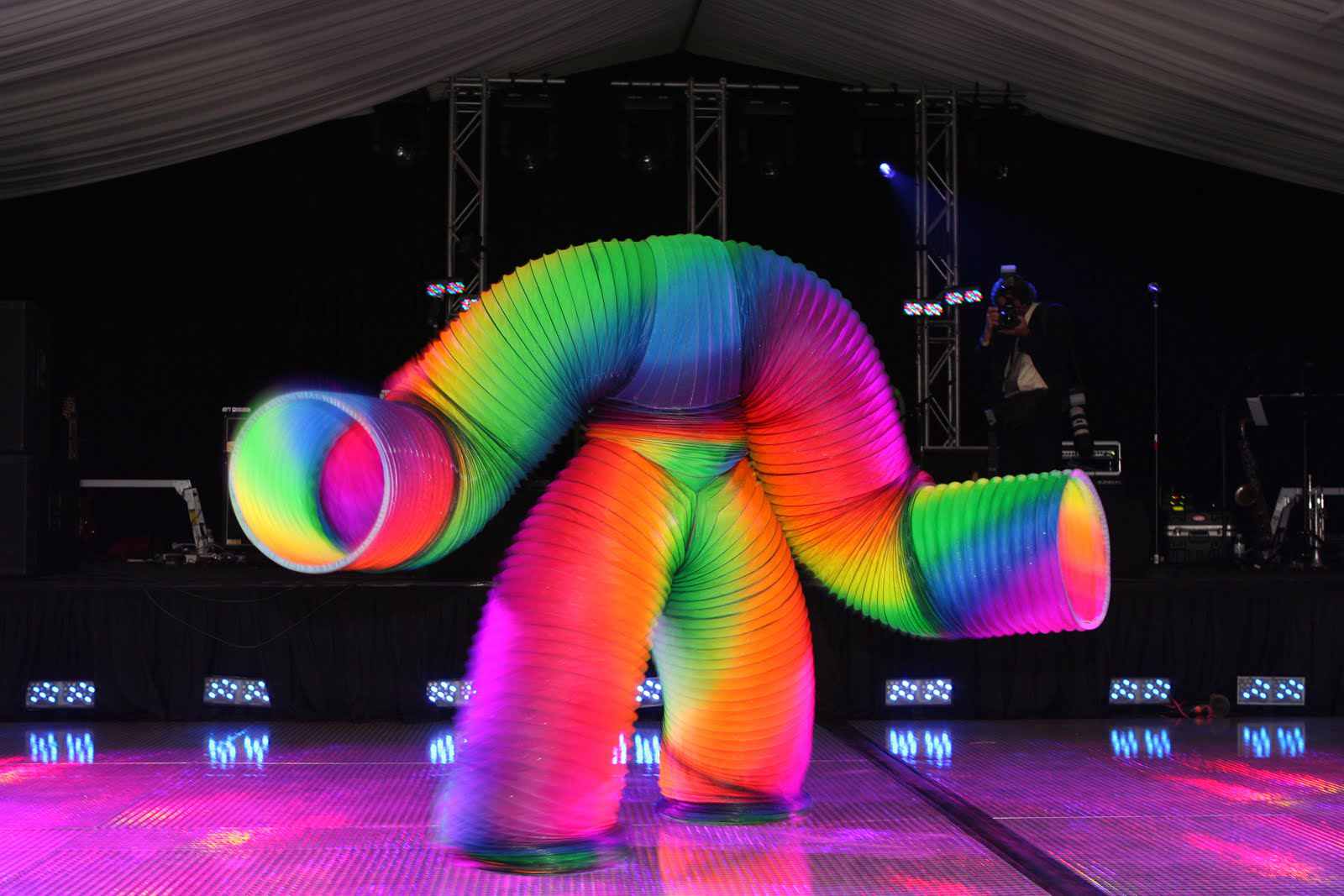 Slinky, o homem-mola: A fantasia mais legal do mundo 37489CN Lila photos 028 | Incrível | bizarro, brinquedo, curioso, incrível, mola, video